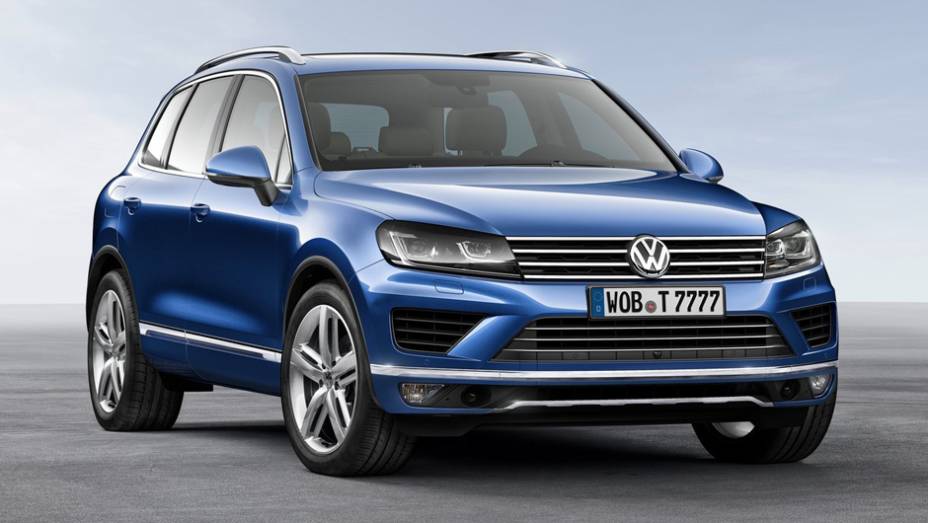 SUV ganhou novos faróis... | <a href="https://quatrorodas.abril.com.br/noticias/saloes/pequim-2014/vw-reestiliza-touareg-780066.shtml" rel="migration">Leia mais</a>