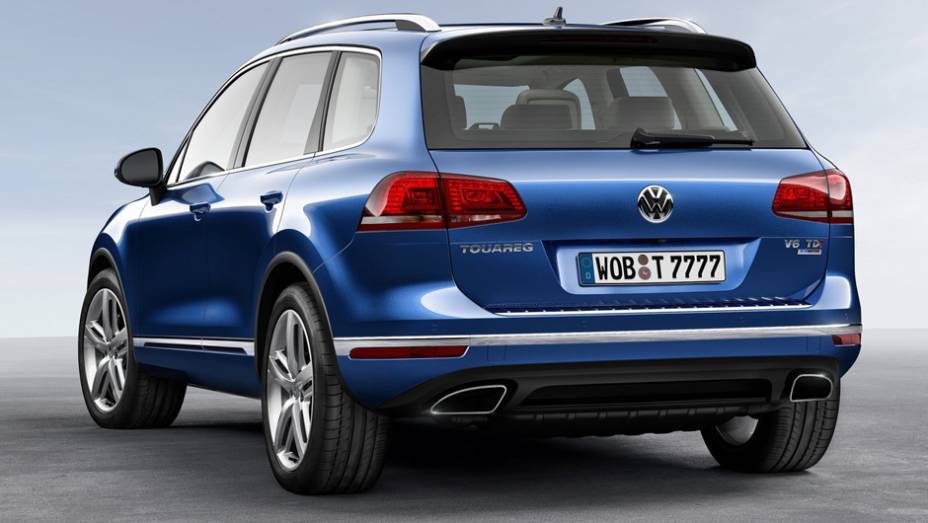 Os para-choques tem novo desenho. | <a href="https://quatrorodas.abril.com.br/noticias/saloes/pequim-2014/vw-reestiliza-touareg-780066.shtml" rel="migration">Leia mais</a>