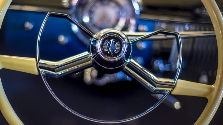Cuidado com os detalhes é nítido nos modelos de antigamente - até no desenho do volante | <a href="http://quatrorodas.abril.com.br/galerias/especiais/colecao-carros-antigos-parte-1-852734.shtml" target="_blank" rel="migration">Veja a parte 1</a> | <a href="http://quatrorodas." rel="migration"></a>