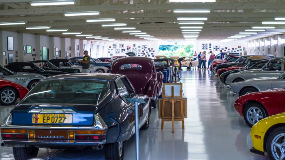 Ao lado do Citroën SM ficam alguns intrusos japoneses, como Honda NSX, Mazda RX-7 e Mazda Miata | <a href="http://quatrorodas.abril.com.br/galerias/especiais/colecao-carros-antigos-parte-1-852734.shtml" target="_blank" rel="migration">Veja a parte 1</a> | <a href="http://quat" rel="migration"></a>
