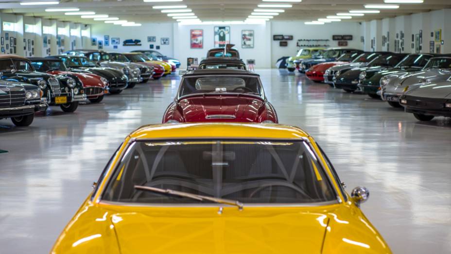 Mais uma visão geral do acervo de raridades europeias | <a href="http://quatrorodas.abril.com.br/galerias/especiais/colecao-carros-antigos-parte-1-852734.shtml" target="_blank" rel="migration">Veja a parte 1</a> | <a href="http://quatrorodas.abril.com.br/galerias/especiais/co" rel="migration"></a>