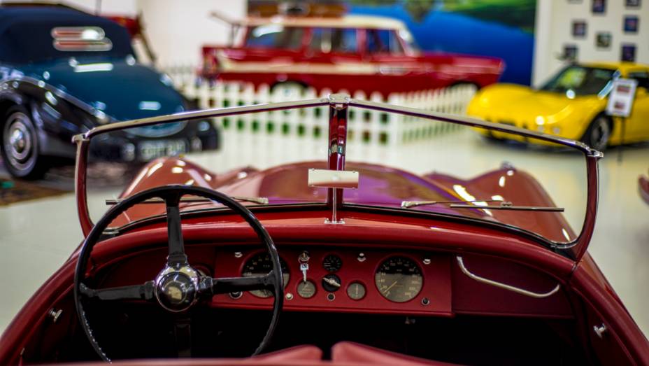 Retrato da coleção de um ângulo um pouco diferente - cortesia do fotógrafo Fernando Pires | <a href="http://quatrorodas.abril.com.br/galerias/especiais/colecao-carros-antigos-parte-1-852734.shtml" target="_blank" rel="migration">Veja a parte 1</a> | <a href="http://quatroroda" rel="migration"></a>
