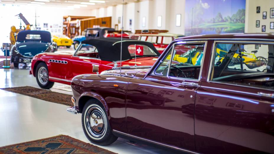 O Bentley vinho serviu de meio de transporte para a primeira-dama inglesa Margaret Thatcher em uma de suas viagens oficiais | <a href="http://quatrorodas.abril.com.br/galerias/especiais/colecao-carros-antigos-parte-1-852734.shtml" target="_blank" rel="migration">Veja a parte</a>