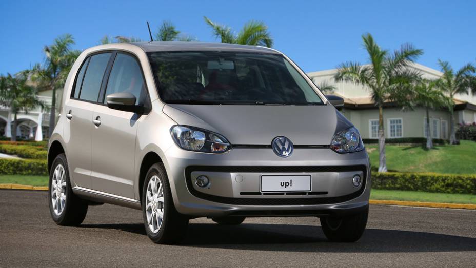 Já o câmbio automatizado I-Motion, conhecido pelo codinome SQ100, será vendido a partir da versão Move Up e nas duas carrocerias | <a href="https://quatrorodas.abril.com.br/noticias/fabricantes/vw-up-ganha-versao-duas-portas-cambio-i-motion-780612.shtml" rel="migration">L</a>