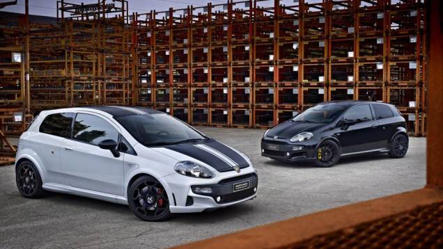 Entre os itens exclusivos, o hatch traz pintura feita à mão no teto e capô | <a href="https://quatrorodas.abril.com.br/saloes/genebra/2013/abarth-695-punto-supersport-734517.shtml" rel="migration">Leia mais</a>