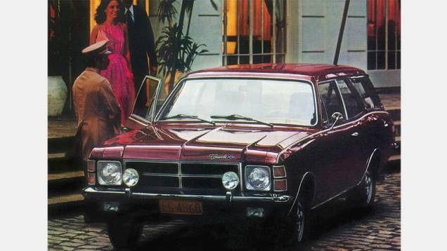 Chevrolet Caravan: Peruas dos anos 70 e 80 vinham com complementos aos nomes dos sedãs. Nesse exemplo, vemos o Opala Caravan. Mas, sejamos sinceros: Chevrolet Caravan soa muito mais familiar, não?