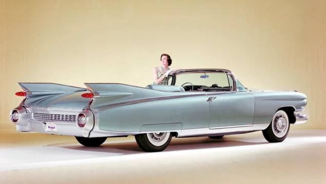 Cadillac Eldorado: Havia três versões de carroceria em 1959, mas só a conversível é lembrada. Tanto que o conversível da Série 62, mais simples e barato, vira é mexe é confundido com o Eldorado.