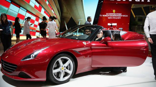 Ferrari California T | <a href="https://quatrorodas.abril.com.br/noticias/saloes/pequim-2014/l" rel="migration">Leia mais</a>
