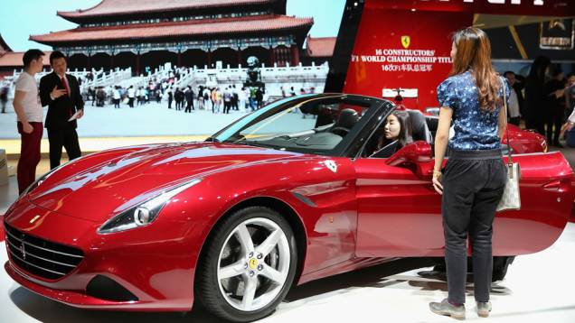 Ferrari California T | <a href="https://quatrorodas.abril.com.br/noticias/saloes/pequim-2014/l" rel="migration">Leia mais</a>