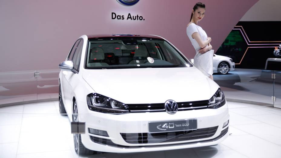 VW Golf Edition | <a href="https://quatrorodas.abril.com.br/noticias/saloes/pequim-2014/vw-lanca-golf-edition-concept-pequim-780411.shtml" rel="migration">Leia mais</a>