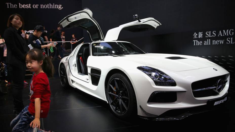 Mercedes-Benz SLS AMG | <a href="https://quatrorodas.abril.com.br/noticias/saloes/pequim-2014/l" rel="migration">Leia mais</a>