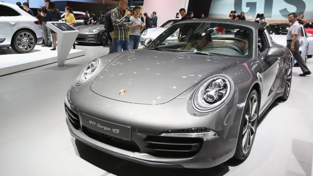 Porsche 911 Targa 4S | <a href="https://quatrorodas.abril.com.br/noticias/saloes/pequim-2014/l" rel="migration">Leia mais</a> Porsche 911 Targa 4S | <a href="https://quatrorodas.abril.com.br/noticias/saloes/pequim-2014/l" rel="migration">Leia mais</a>