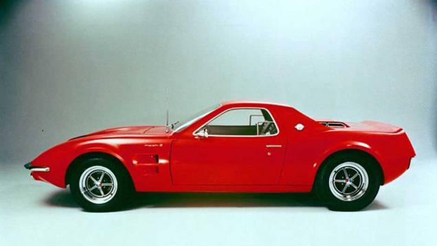 O Mustang já era sucesso em 1966, quando a marca mostrou o conceito Mach 2; baseado no esportivo, ele era uma proposta para aposentar o Shelby Cobra que nunca foi adiante