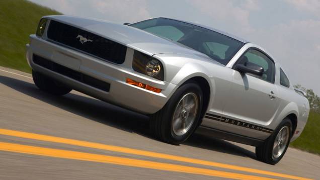 O ano de 2005 trouxe um esportivo totalmente novo, nitidamente inspirado na primeira geração do Mustang