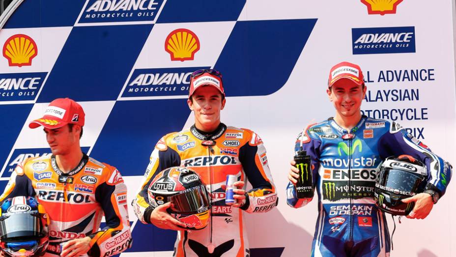 Márquez larga pela 13ª vez na pole. Pedrosa e Lorenzo largam ao lado do espanhol. | <a href="https://quatrorodas.abril.com.br/moto/noticias/motogp-marquez-crava-pole-malasia-807785.shtml" rel="migration">Leia mais</a>