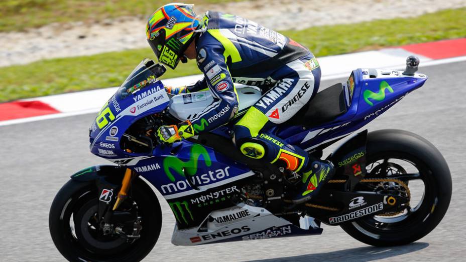 Rossi largará apenas em quinto. | <a href="https://quatrorodas.abril.com.br/moto/noticias/motogp-marquez-crava-pole-malasia-807785.shtml" rel="migration">Leia mais</a>