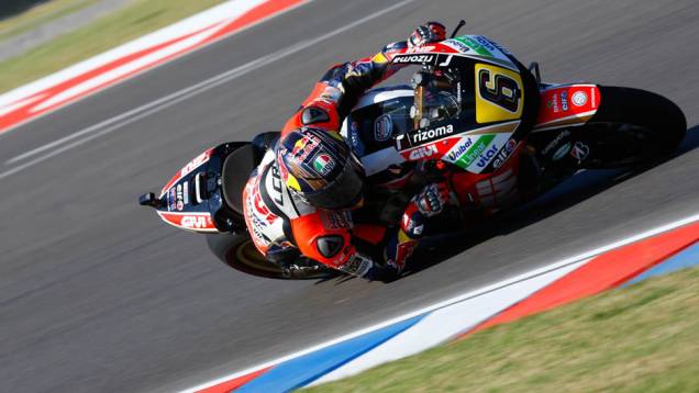 Stefan Bradl finalizou em quinto. | <a href="https://quatrorodas.abril.com.br/moto/noticias/marquez-show-vence-terceira-ano-780924.shtml" rel="migration">Leia mais</a>