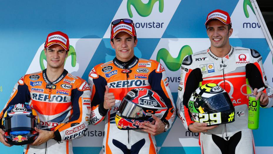 Marc Márquez cravou a 11ª pole da temporada a 20ª na carreira. Pedrosa é segundo e Iannone o terceiro. | <a href="https://quatrorodas.abril.com.br/moto/noticias/motogp-marquez-crava-11a-pole-ano-802760.shtml" rel="migration">Leia mais</a>