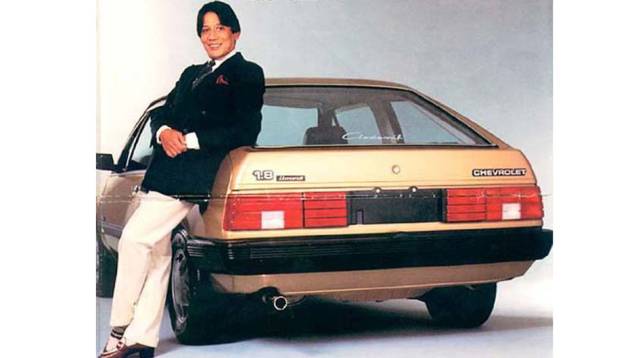 Chevrolet Monza Clodovil: criado pela concessionária Itororó, o modelo vinha com um jogo de malas e bancos de couro personalizados - além do sobrenome do famoso estilista