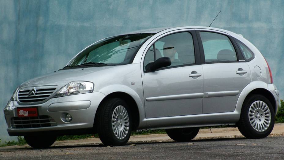 Citroën C3 Ocimar Versolato: outro modelo a pegar carona em uma personalidade da moda, o C3 tinha o nome do estilista gravado nos encostos de cabeça