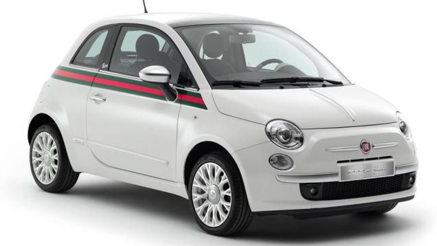 Fiat 500 By Gucci: a famosa grife italiana emprestou seu nome ao compacto 500, que vinha até com cintos de segurança nas cores verde e vermelha