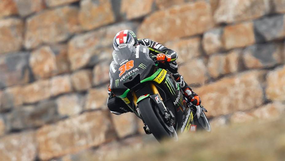 Bradley Smith chegou na sétima posição no circuito de Motorland | <a href="https://quatrorodas.abril.com.br/moto/noticias/motogp-polemica-marquez-vence-aragon-755576.shtml" rel="migration">Leia mais</a>