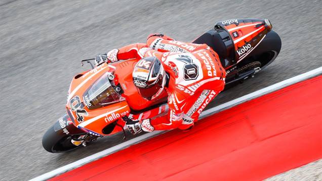 Andrea Dovizioso levou a Ducati ao oitavo lugar | <a href="https://quatrorodas.abril.com.br/moto/noticias/motogp-polemica-marquez-vence-aragon-755576.shtml" rel="migration">Leia mais</a>