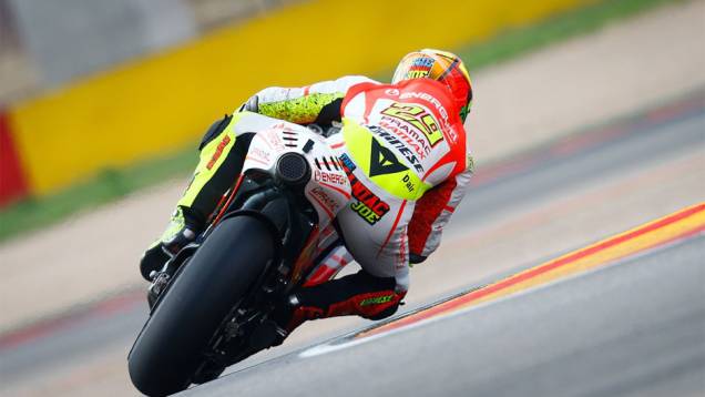 Andrea Iannone ficou com a décima posição | <a href="https://quatrorodas.abril.com.br/moto/noticias/motogp-polemica-marquez-vence-aragon-755576.shtml" rel="migration">Leia mais</a>