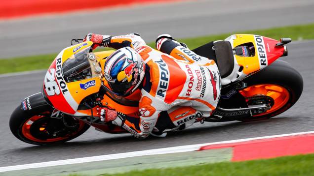 Pedrosa terminou apenas em quinto e está cada vez mais longe de Márquez | <a href="https://quatrorodas.abril.com.br/moto/noticias/marquez-batalha-lorenzo-vence-gp-inglaterra-798447.shtml" rel="migration">Leia mais</a>