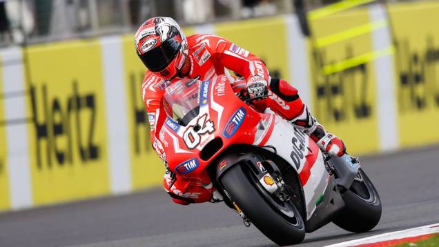 Dovizioso fez mais uma boa corrida e terminou na quinta posição, mesma colocação em que ocupa na classificação geral | <a href="https://quatrorodas.abril.com.br/moto/noticias/marquez-batalha-lorenzo-vence-gp-inglaterra-798447.shtml" rel="migration">Leia mais</a>