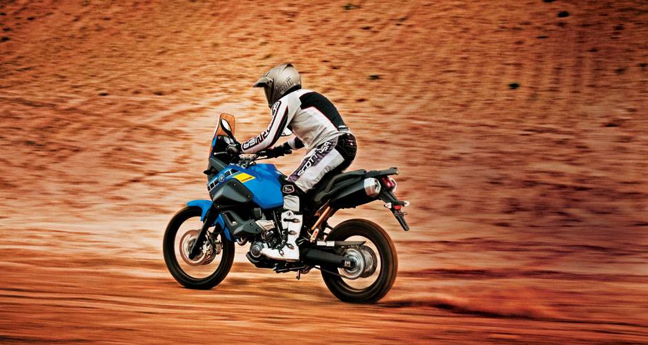 Estreita e com voca&ccedil;&atilde;o off-road, a T&eacute;n&eacute;r&eacute; 660 chama &agrave; aventura.