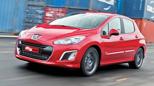 O nosso 308 terá o logotipo direto na lataria, sem a moldura cromada. | <a href="https://quatrorodas.abril.com.br/carros/impressoes/peugeot-308-gti-650365.shtml" target="_blank" rel="migration">Leia mais</a> O nosso 308 terá o logotipo direto na lataria, sem a moldura cromada. | <a href="https://quatrorodas.abril.com.br/carros/impressoes/peugeot-308-gti-650365.shtml" target="_blank" rel="migration">Leia mais</a>