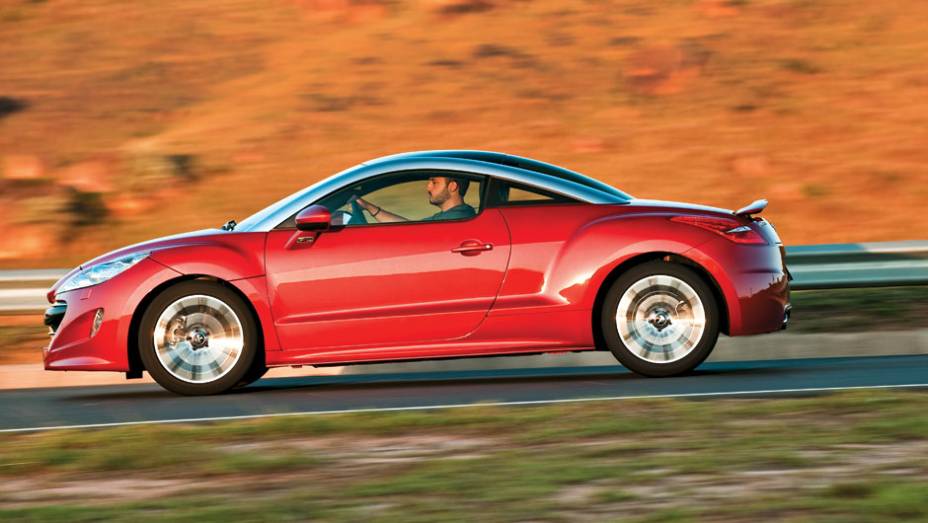 O perfil do RCZ não comporta um dono low profile.