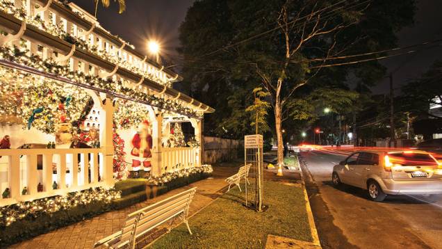 Milhões de luzes decoram vários pontos de São Paulo, como a rua Canadá (Crefisa)... Milhões de luzes decoram vários pontos de São Paulo, como a rua Canadá (Crefisa)...