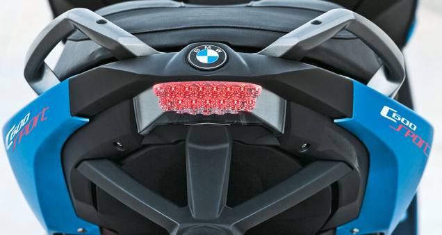 Lanterna central de leds com piscas afilados por baixo na C Sport. Lanterna central de leds com piscas afilados por baixo na C Sport.