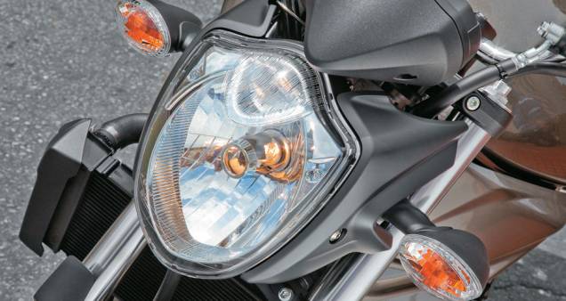 Farol, piscas e carenagem de painel: novos. Farol, piscas e carenagem de painel: novos.