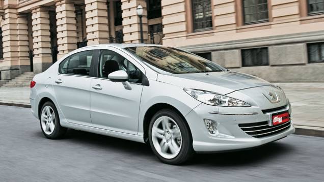 Rodas com design exclusivo caracterizam o 408 turbo. | <a href="https://quatrorodas.abril.com.br/carros/testes/peugeot-408-griffe-thp-680675.shtml" rel="migration">Leia mais</a> Rodas com design exclusivo caracterizam o 408 turbo. | <a href="https://quatrorodas.abril.com.br/carros/testes/peugeot-408-griffe-thp-680675.shtml" rel="migration">Leia mais</a>