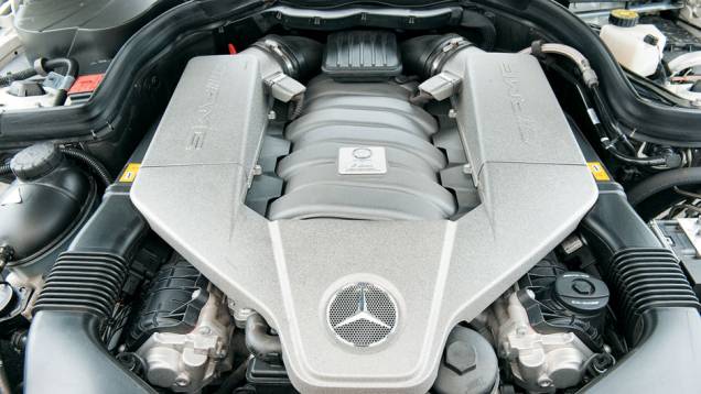 V8 de 6,2 litros entrega 487 cv. | <a href="https://quatrorodas.abril.com.br/carros/testes/mercedes-benz-c-63-amg-680164.shtml" rel="migration">Leia mais</a>