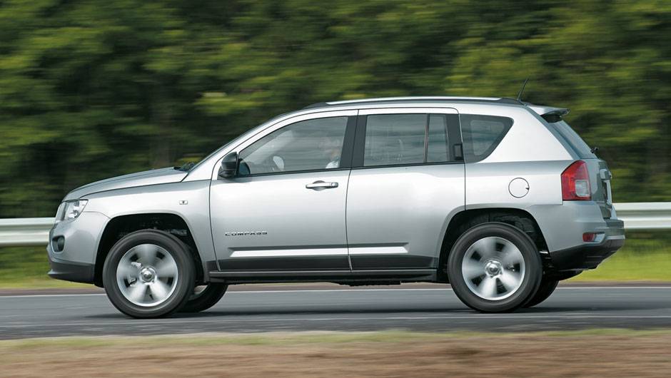 Jeep mira em SUVs asi&aacute;ticos, como CR-V e ASX. | <a href="https://quatrorodas.abril.com.br/carros/impressoes/jeep-compass-680160.shtml" rel="migration">Leia mais</a>