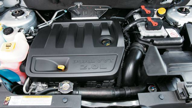 Motor 2.0 aproveita imposto menor e ajuda a conter o preço. | <a href="https://quatrorodas.abril.com.br/carros/impressoes/jeep-compass-680160.shtml" rel="migration">Leia mais</a>