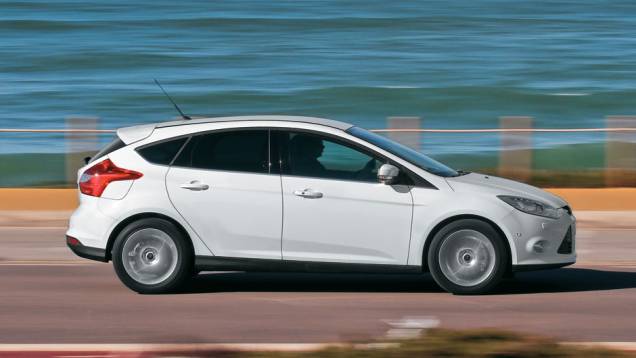 Apesar de 2,1 cm mais longo, ficou menor na altura e na largura. | <a href="https://quatrorodas.abril.com.br/carros/impressoes/ford-focus-680479.shtml" rel="migration">Leia mais</a> Apesar de 2,1 cm mais longo, ficou menor na altura e na largura. | <a href="https://quatrorodas.abril.com.br/carros/impressoes/ford-focus-680479.shtml" rel="migration">Leia mais</a>