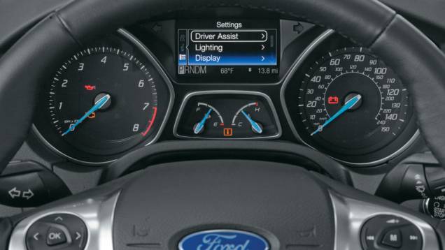 Adoção de ponteiros azuis deu mais vida ao quadro de instrumentos. | <a href="https://quatrorodas.abril.com.br/carros/impressoes/ford-focus-680479.shtml" rel="migration">Leia mais</a> Adoção de ponteiros azuis deu mais vida ao quadro de instrumentos. | <a href="https://quatrorodas.abril.com.br/carros/impressoes/ford-focus-680479.shtml" rel="migration">Leia mais</a>