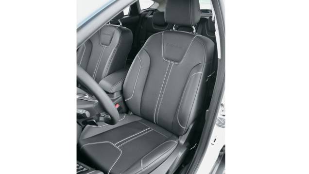 Bancos de couro são exclusivos da versão topo, Titanium. | <a href="https://quatrorodas.abril.com.br/carros/impressoes/ford-focus-680479.shtml" rel="migration">Leia mais</a> Bancos de couro são exclusivos da versão topo, Titanium. | <a href="https://quatrorodas.abril.com.br/carros/impressoes/ford-focus-680479.shtml" rel="migration">Leia mais</a>