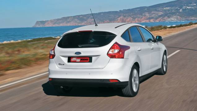 Rigidez torcional cresceu 15% no novo hatch. | <a href="https://quatrorodas.abril.com.br/carros/impressoes/ford-focus-680479.shtml" rel="migration">Leia mais</a> Rigidez torcional cresceu 15% no novo hatch. | <a href="https://quatrorodas.abril.com.br/carros/impressoes/ford-focus-680479.shtml" rel="migration">Leia mais</a>