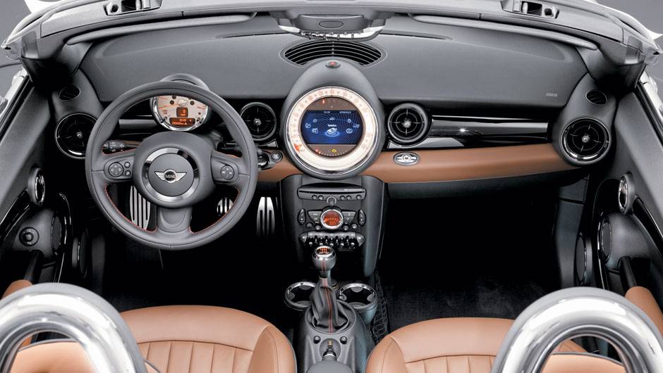 Os arcos em a&ccedil;o inoxid&aacute;vel polido t&ecirc;m dupla fun&ccedil;&atilde;o: proteger em capotagens e dar ao Roadster um ar mais cl&aacute;ssico. | <a href="https://quatrorodas.abril.com.br/carros/impressoes/mini-cooper-roadster-679682.shtml" rel="migration">Leia mais</a>