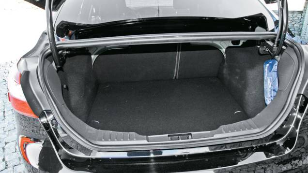 Porta-malas do sedã tem 475 litros... | <a href="https://quatrorodas.abril.com.br/carros/impressoes/ford-focus-sedan-sportbrake-683094.shtml" rel="migration">Leia mais</a> Porta-malas do sedã tem 475 litros... | <a href="https://quatrorodas.abril.com.br/carros/impressoes/ford-focus-sedan-sportbrake-683094.shtml" rel="migration">Leia mais</a>