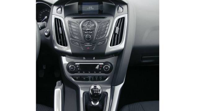 Console central no estilo do New Fiesta | <a href="https://quatrorodas.abril.com.br/carros/impressoes/ford-focus-sedan-sportbrake-683094.shtml" rel="migration">Leia mais</a> Console central no estilo do New Fiesta | <a href="https://quatrorodas.abril.com.br/carros/impressoes/ford-focus-sedan-sportbrake-683094.shtml" rel="migration">Leia mais</a>