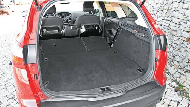 ... a 1 515 litros com banco rebatido, mas sem assoalho plano | <a href="https://quatrorodas.abril.com.br/carros/impressoes/ford-focus-sedan-sportbrake-683094.shtml" rel="migration">Leia mais</a> ... a 1 515 litros com banco rebatido, mas sem assoalho plano | <a href="https://quatrorodas.abril.com.br/carros/impressoes/ford-focus-sedan-sportbrake-683094.shtml" rel="migration">Leia mais</a>