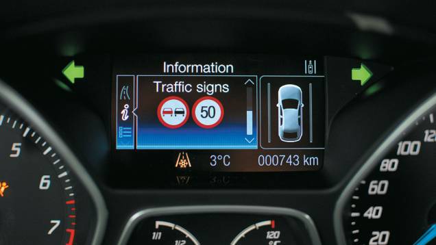 ... e leitura de placas de trânsito | <a href="https://quatrorodas.abril.com.br/carros/impressoes/ford-focus-sedan-sportbrake-683094.shtml" rel="migration">Leia mais</a> ... e leitura de placas de trânsito | <a href="https://quatrorodas.abril.com.br/carros/impressoes/ford-focus-sedan-sportbrake-683094.shtml" rel="migration">Leia mais</a>
