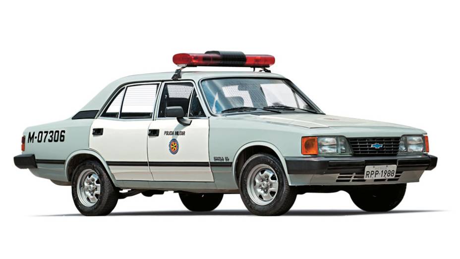 Opala 1988 com porta-munição | <a href="https://quatrorodas.abril.com.br/reportagens/viaturas-classicas-vao-museu-682198.shtml" rel="migration">Leia mais</a>